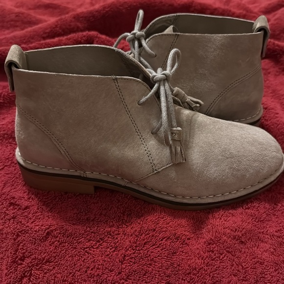 NWOB Hush Puppies Women's Cyra Catelyn Suede Ankle Boots - Picture 3 of 5
